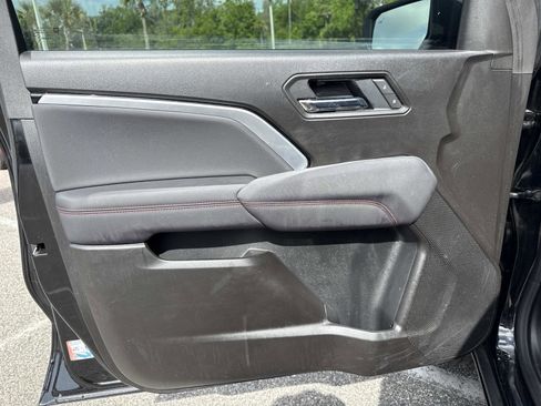 Used 2025 Chevrolet Colorado Z71 w/ Technology Package image 17