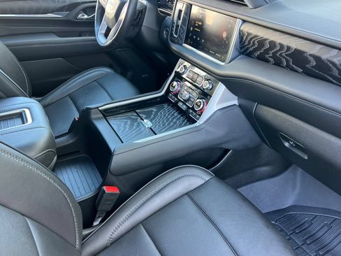 Used 2024 GMC Yukon Denali w/ Denali Reserve Package AWD/4WD image 19