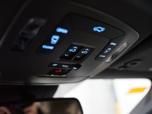 Used 2023 Toyota Sienna XLE FWD image 29