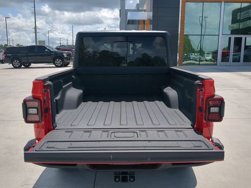 Used 2024 Jeep Gladiator Sport AWD/4WD image 12