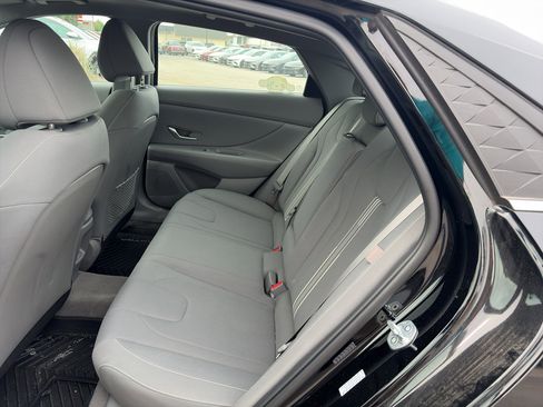 Used 2024 Hyundai Elantra SEL w/ Convenience Package FWD image 11