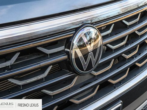 Used 2024 Volkswagen Atlas Cross Sport SE image 11