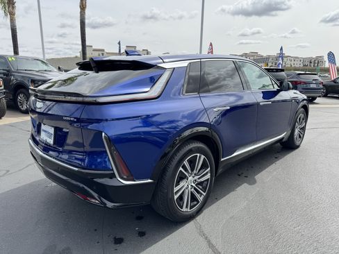 Used 2024 Cadillac Lyriq Luxury AWD/4WD image 9