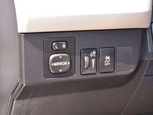 Used 2013 Toyota RAV4 LE w/ Preferred Accessory Pkg AWD/4WD image 20
