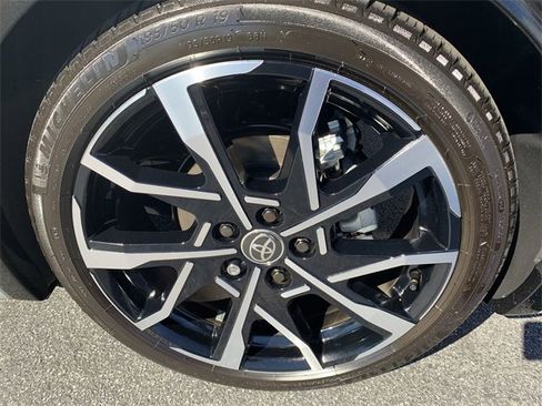 Certified 2025 Toyota Prius Plug-In Hybrid image 34