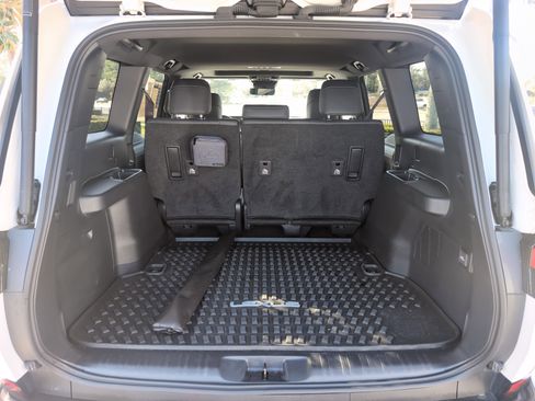 Used 2024 Lexus GX 550 image 32