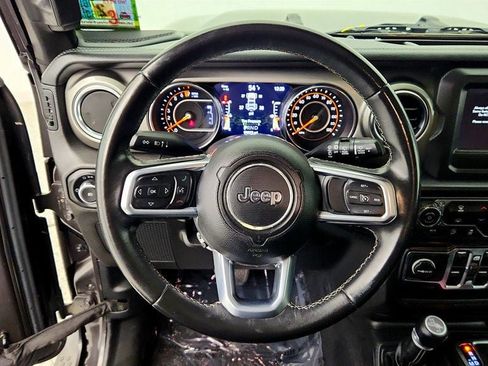 Used 2019 Jeep Wrangler Unlimited Sahara AWD/4WD image 13