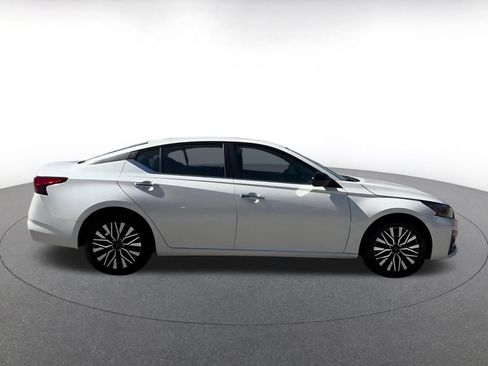 Used 2025 Nissan Altima 2.5 SV FWD image 16