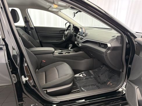 Used 2025 Nissan Altima 2.5 S FWD image 10