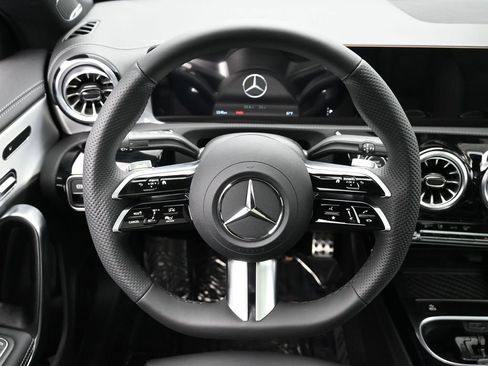Used 2025 Mercedes-Benz CLA 250 4MATIC image 22