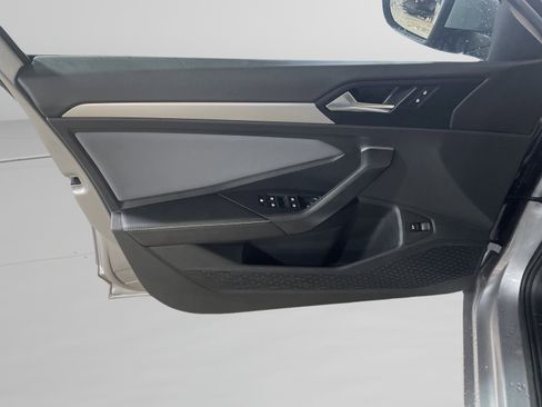 Used 2025 Volkswagen Jetta SE image 13