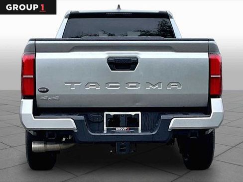 Certified 2025 Toyota Tacoma SR5 AWD/4WD image 5