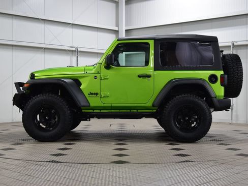 Used 2025 Jeep Wrangler Sport AWD/4WD image 4