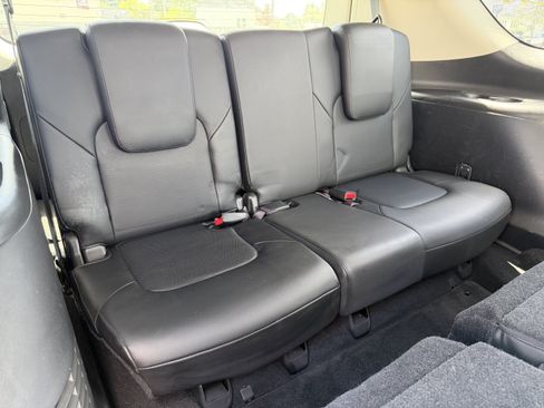 Used 2014 INFINITI QX80 4WD w/ Theater Package image 18