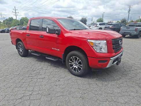 Used 2024 Nissan Titan SV w/ SV Convenience Package AWD/4WD image 3
