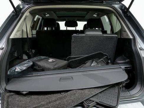 Certified 2023 Volkswagen Tiguan SE w/ Panoramic Sunroof Package FWD image 33