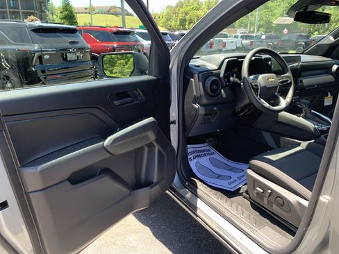 New 2026 Chevrolet Colorado W/T w/ WT Custom Package AWD/4WD image 6