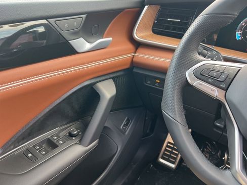 New 2026 Volkswagen Tiguan SEL R-Line image 18