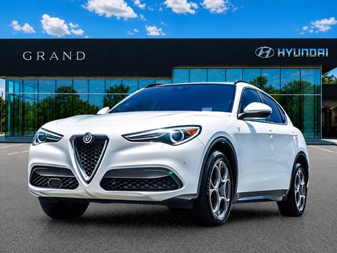 Used 2023 Alfa Romeo Stelvio Ti AWD/4WD image 9