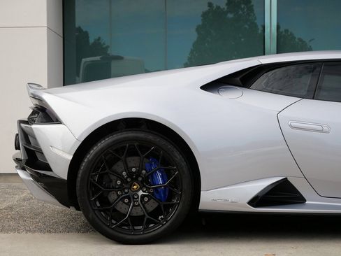 Used 2023 Lamborghini Huracan EVO image 11