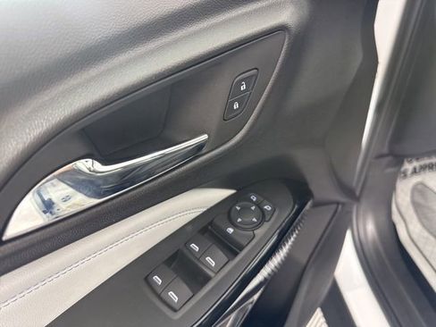 Used 2025 Chevrolet Trax LT w/ LT Convenience Package FWD image 27