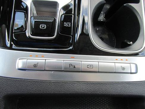 Used 2024 Kia Carnival EX FWD image 14