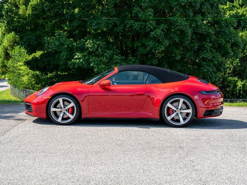 Used 2022 Porsche 911 Carrera 4S AWD/4WD image 11