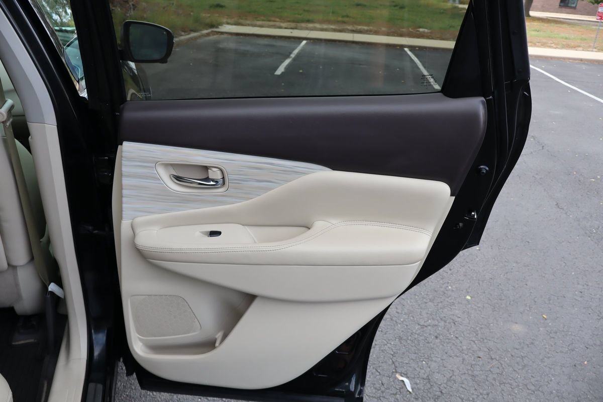 Used 2016 Nissan Murano Platinum w/ Platinum Technology Package FWD image 25