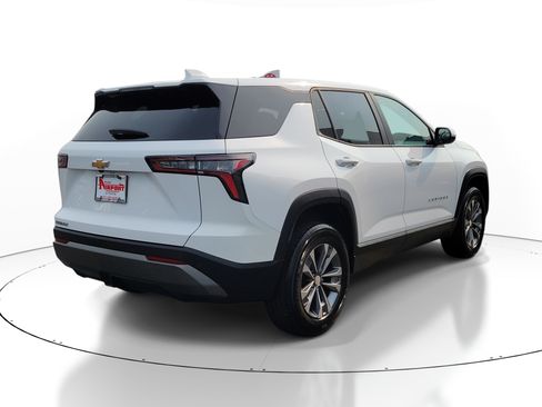 Used 2025 Chevrolet Equinox LT FWD image 4