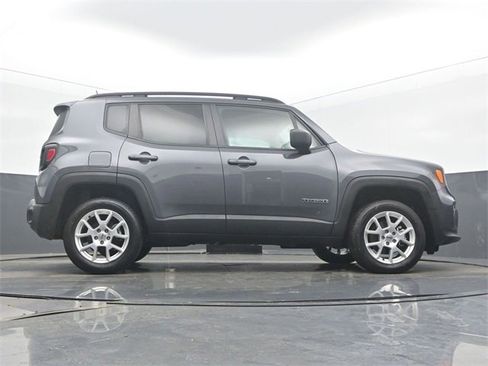 Used 2022 Jeep Renegade Latitude image 52