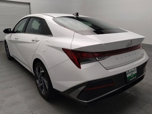 Used 2025 Hyundai Elantra Limited FWD image 5