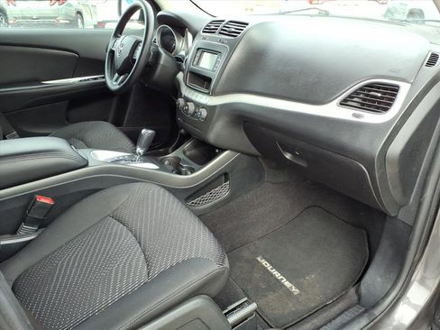 Used 2017 Dodge Journey SE image 17