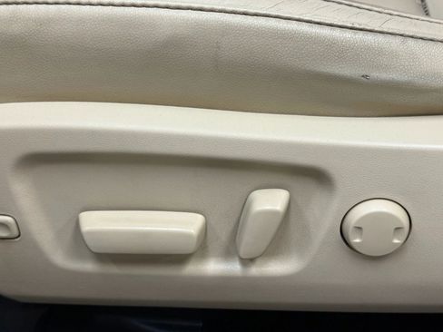 Used 2017 Toyota Highlander XLE image 19