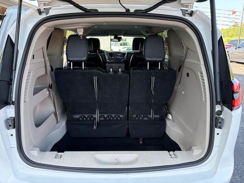 Used 2022 Chrysler Pacifica Touring-L FWD image 29