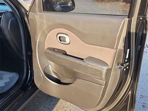 Used 2018 Kia Soul Base w/ Convenience Package image 16