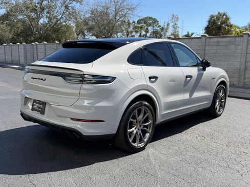 Certified 2022 Porsche Cayenne Turbo S image 6