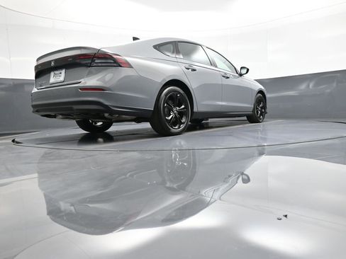 Used 2025 Honda Accord SE image 30