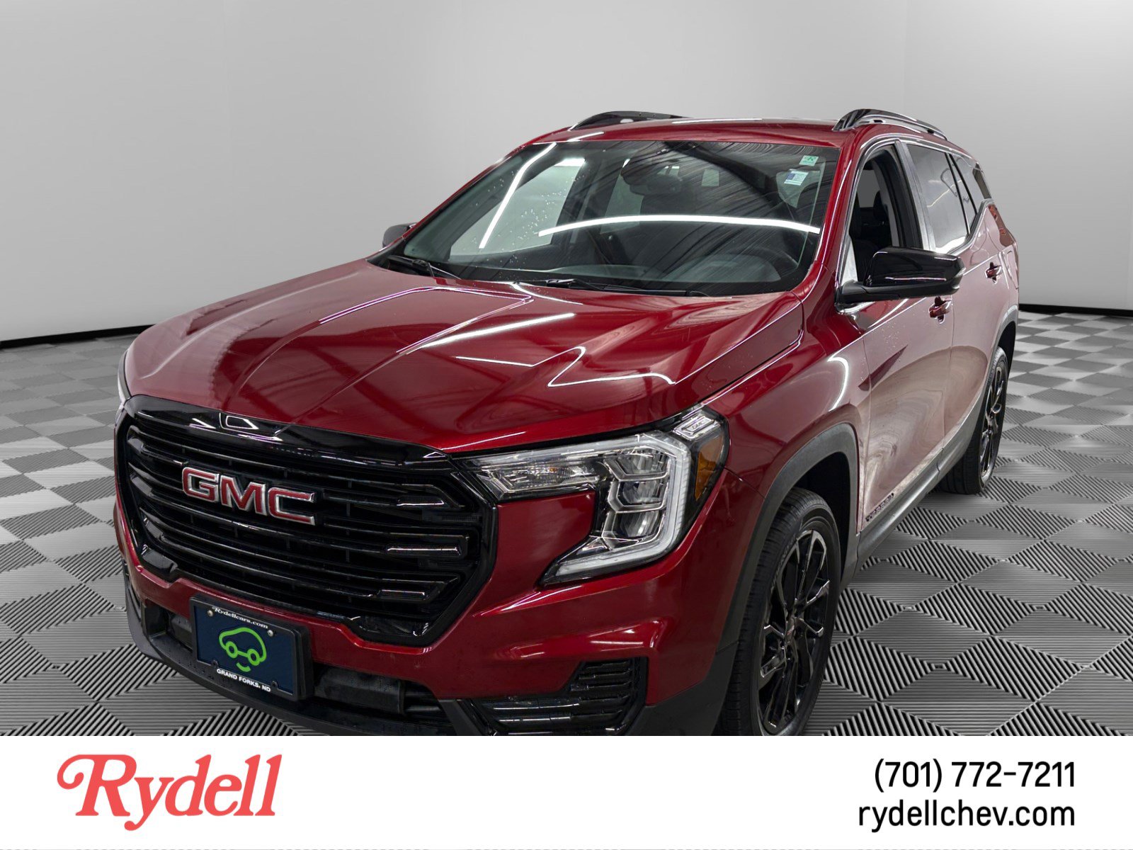 Used 2024 GMC Terrain SLE w/ Driver Convenience Package AWD/4WD image 1