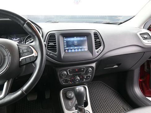 Used 2020 Jeep Compass Latitude w/ Cold Weather Group AWD/4WD image 19