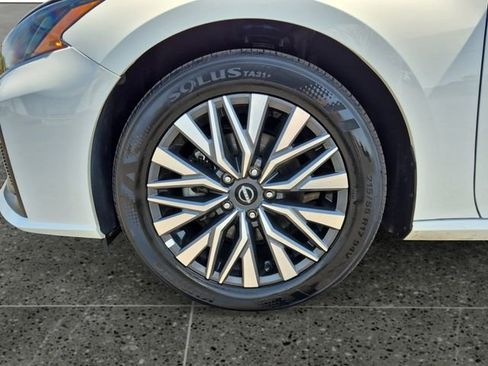 Used 2025 Nissan Altima 2.5 SV FWD image 16