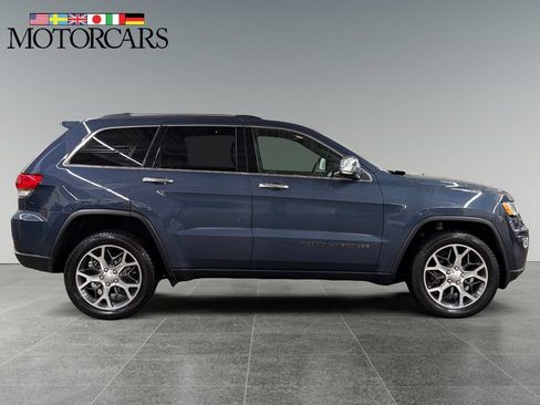 Used 2019 Jeep Grand Cherokee Limited AWD/4WD image 2