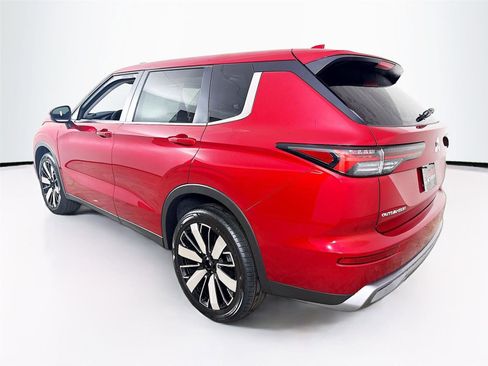 New 2025 Mitsubishi Outlander SE image 5
