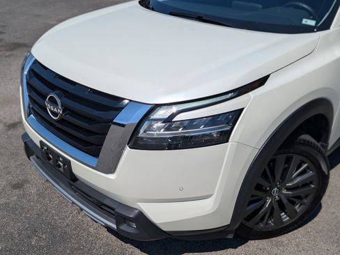 Used 2022 Nissan Pathfinder SL w/ SL Premium Package image 13