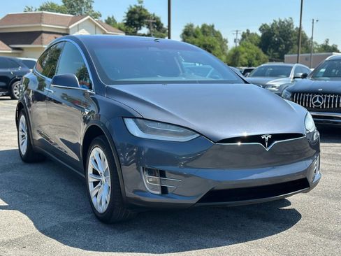 Used 2018 Tesla Model X 75D image 6