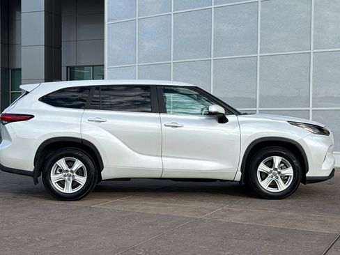 Certified 2023 Toyota Highlander LE image 3