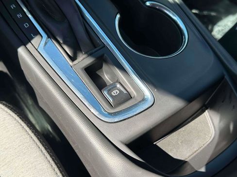 Used 2023 Chevrolet Equinox LT w/ Driver Convenience Package image 32