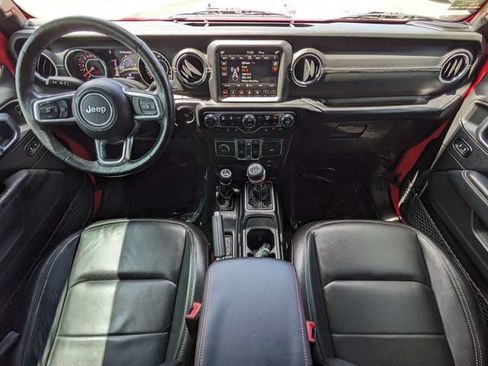 Used 2019 Jeep Wrangler Unlimited Sahara w/ Dual Top Group AWD/4WD image 16