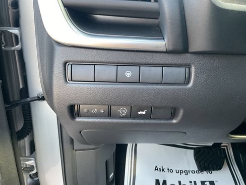 Used 2025 Nissan Rogue SV FWD image 20