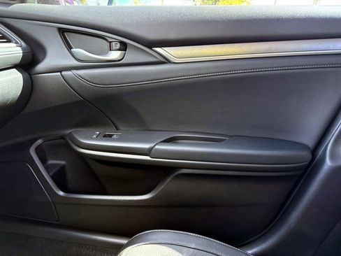 Used 2017 Honda Civic Touring image 22