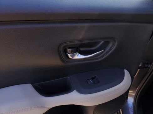 Used 2023 Honda HR-V LX image 16